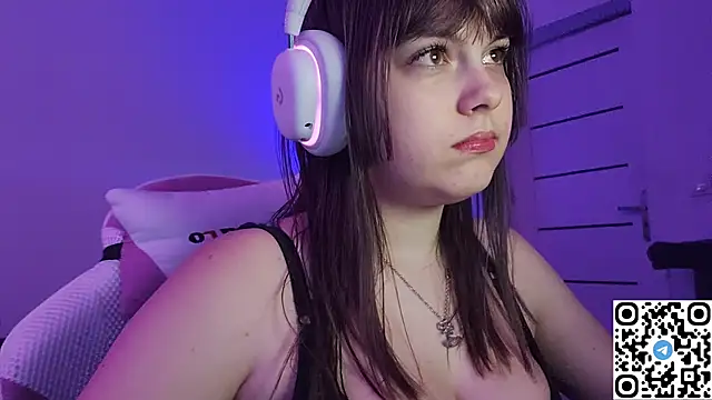 Snapshot of KristiBloom chatting on December 18, 2025, 8:56 pm KristiBloom online show from December 18, 2025, 8:56 pm