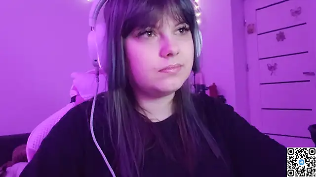 Snapshot of KristiBloom chatting on January 13, 2026, 9:41 pm KristiBloom online show from January 13, 2026, 9:41 pm