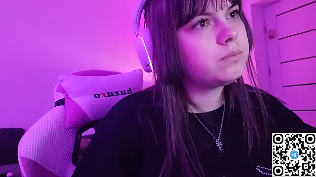 Snapshot of KristiBloom chatting on December 20, 2025, 10:56 pm KristiBloom online show from December 20, 2025, 10:56 pm