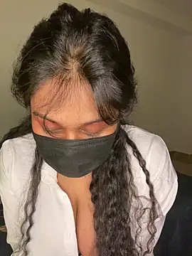 Monica  Bellucci   online show from January 16, 2026, 6:01 pm