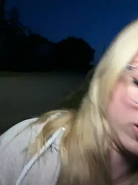 LinaLeana online show from July 3, 2026, 8:37 pm