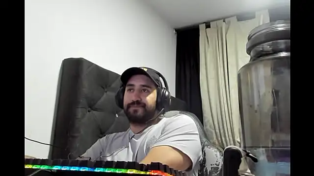 Snapshot of coolfriki chatting on March 21, 2026, 4:03 am coolfriki online show from March 21, 2026, 4:03 am