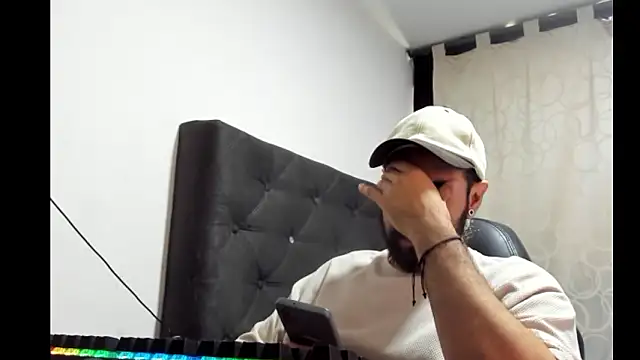 Snapshot of coolfriki chatting on March 4, 2026, 9:44 pm coolfriki online show from March 4, 2026, 9:44 pm