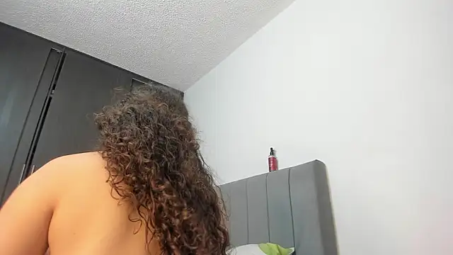 Snapshot of emy_collyns chatting on February 24, 2026, 4:30 pm emy collyns online show from February 24, 2026, 4:30 pm