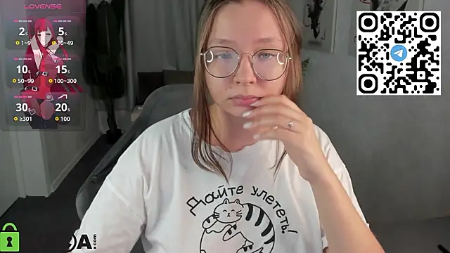 Nuura Moore online show from February 3, 2026, 2:53 am