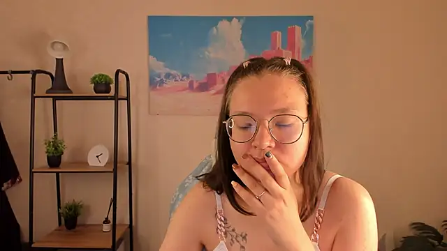 Nuura Moore online show from October 22, 2025, 1:05 am