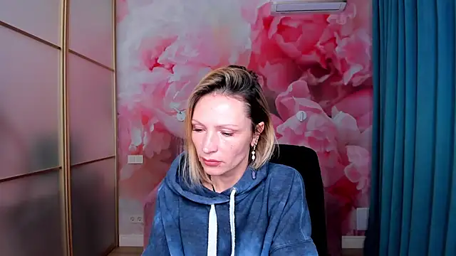 AlinaMoor online show from December 20, 2025, 12:41 pm