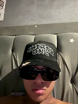 lain213 online show from October 21, 2025, 6:02 am