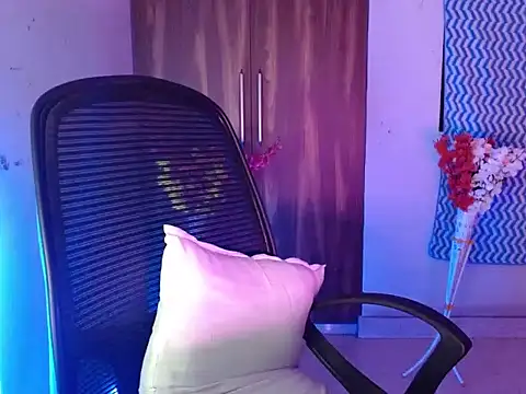 Snapshot of Roiseeee chatting on March 10, 2026, 4:49 am Roiseeee online show from March 10, 2026, 4:49 am