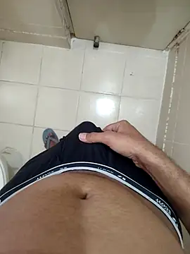 Snapshot of fueyyvvirub chatting on February 19, 2026, 7:27 am fueyyvvirub online show from February 19, 2026, 7:27 am