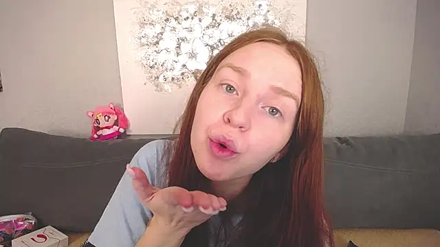 Evarey  online show from October 9, 2025, 4:35 am