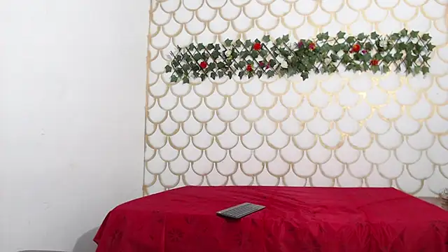 nahomy smiith online show from February 12, 2026, 5:51 am