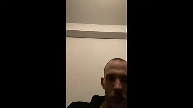 MolleDolle online show from April 18, 2026, 7:18 pm
