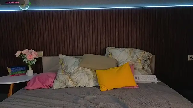 kitsun ne online show from November 16, 2025, 8:24 pm