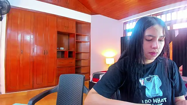 Sofy and Mia online show from October 10, 2025, 12:39 pm