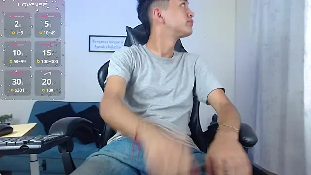 Snapshot of Alancum7 chatting on February 26, 2026, 12:49 pm Alancum7 online show from February 26, 2026, 12:49 pm