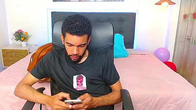 andresnoir  online show from December 18, 2025, 1:59 pm