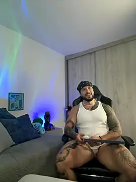 Snapshot of Dave-Max01 chatting on November 22, 2025, 2:38 pm Dave-Max01 online show from November 22, 2025, 2:38 pm