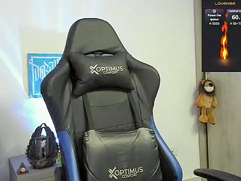 Snapshot of Dave-Max01 chatting on October 9, 2025, 1:22 pm Dave-Max01 online show from October 9, 2025, 1:22 pm