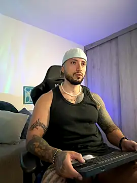 Snapshot of Dave-Max01 chatting on November 10, 2025, 9:58 am Dave-Max01 online show from November 10, 2025, 9:58 am