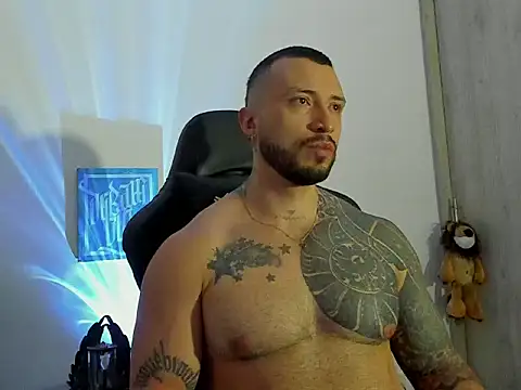 Snapshot of Dave-Max01 chatting on October 7, 2025, 3:02 pm Dave-Max01 online show from October 7, 2025, 3:02 pm