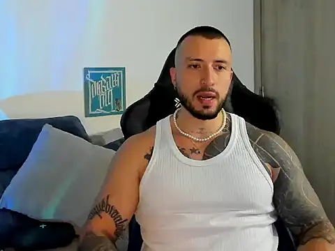 Snapshot of Dave-Max01 chatting on November 8, 2025, 2:37 am Dave-Max01 online show from November 8, 2025, 2:37 am