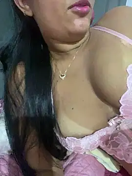 Brunamorenago online show from May 3, 2026, 10:35 pm