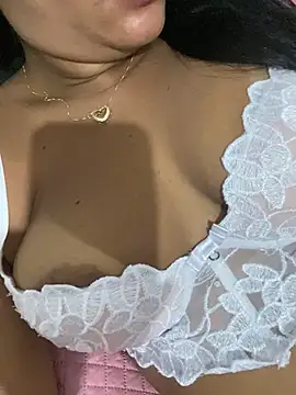 Brunamorenago online show from May 5, 2026, 1:47 pm