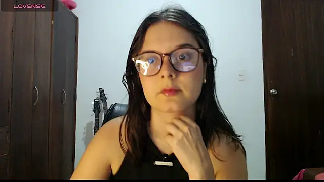 CarlaLorez online show from May 7, 2026, 11:52 pm