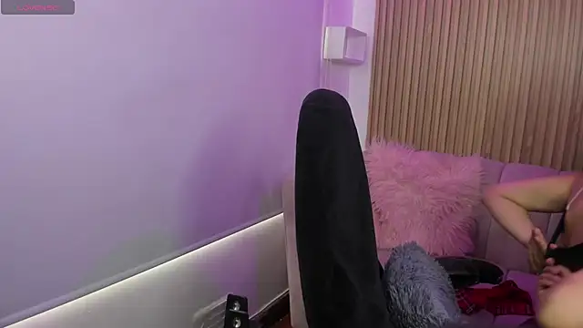 Snapshot of emmy_rosse_ chatting on November 24, 2025, 8:20 pm emmy rosse online show from November 24, 2025, 8:20 pm