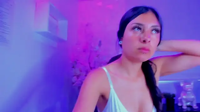 Snapshot of emmy_rosse_ chatting on November 4, 2025, 8:45 pm emmy rosse online show from November 4, 2025, 8:45 pm