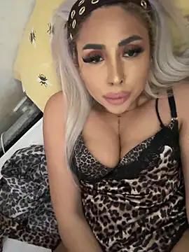 Snapshot of zara_bellexx chatting on March 3, 2026, 3:19 pm zara bellexx online show from March 3, 2026, 3:19 pm