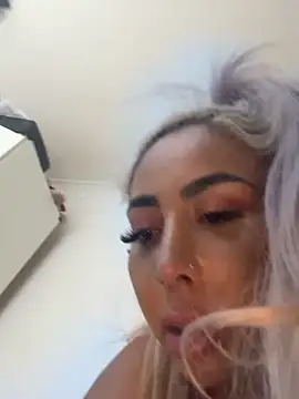 Snapshot of zara_bellexx chatting on February 22, 2026, 7:11 am zara bellexx online show from February 22, 2026, 7:11 am