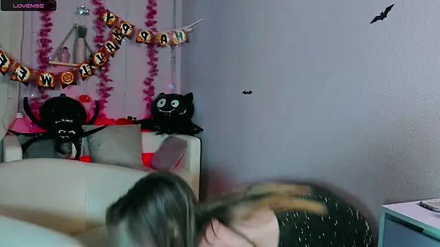  BellaClark online show from October 31, 2025, 8:49 pm