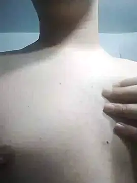 Snapshot of emilia6565 chatting on October 19, 2025, 1:19 am emilia6565 online show from October 19, 2025, 1:19 am