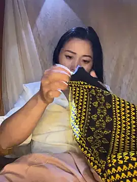 miemie-xx online show from November 18, 2025, 2:49 am