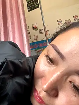 miemie-xx online show from November 4, 2025, 7:23 am