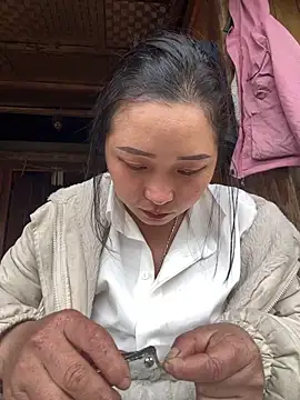 miemie-xx online show from December 17, 2025, 2:27 am