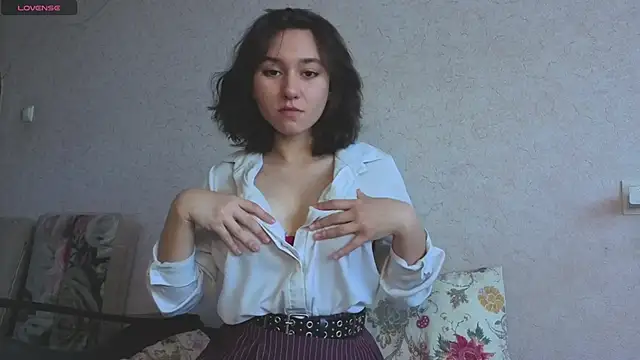 MiaLovelyOne online show from June 15, 2026, 8:47 am