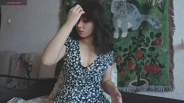 MiaLovelyOne online show from June 12, 2026, 7:28 am