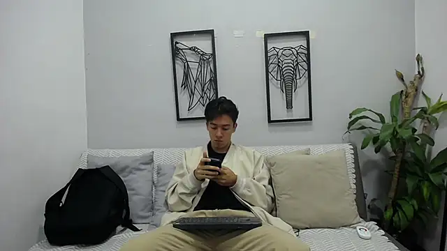 Snapshot of Austin_Reeds chatting on November 24, 2025, 12:27 pm Austin Reeds online show from November 24, 2025, 12:27 pm