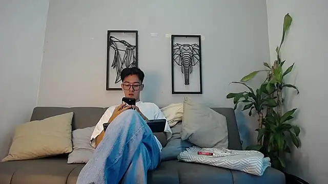 Snapshot of Austin_Reeds chatting on October 28, 2025, 3:00 pm Austin Reeds online show from October 28, 2025, 3:00 pm