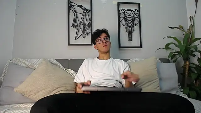 Snapshot of Austin_Reeds chatting on November 7, 2025, 4:11 pm Austin Reeds online show from November 7, 2025, 4:11 pm