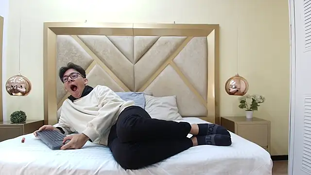 Snapshot of Austin_Reeds chatting on October 30, 2025, 12:25 pm Austin Reeds online show from October 30, 2025, 12:25 pm