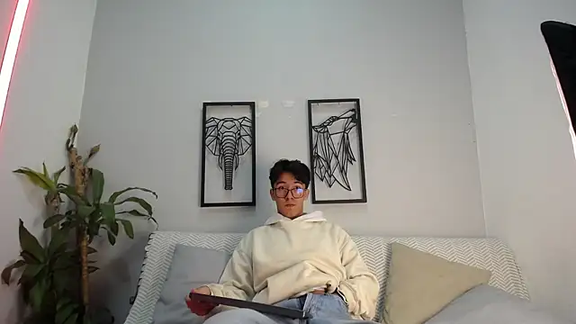 Snapshot of Austin_Reeds chatting on November 21, 2025, 12:26 pm Austin Reeds online show from November 21, 2025, 12:26 pm