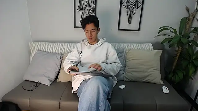 Snapshot of Austin_Reeds chatting on November 18, 2025, 2:53 pm Austin Reeds online show from November 18, 2025, 2:53 pm