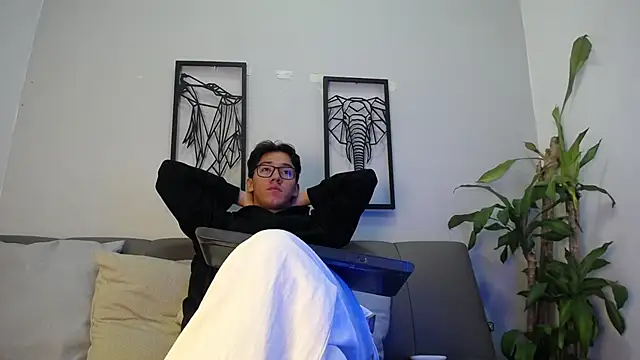 Snapshot of Austin_Reeds chatting on October 23, 2025, 12:15 pm Austin Reeds online show from October 23, 2025, 12:15 pm