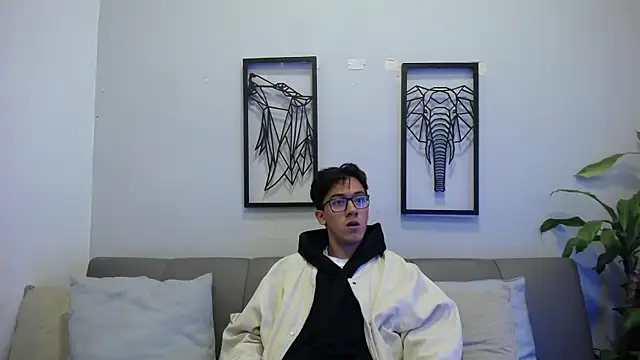 Snapshot of Austin_Reeds chatting on October 20, 2025, 3:45 pm Austin Reeds online show from October 20, 2025, 3:45 pm