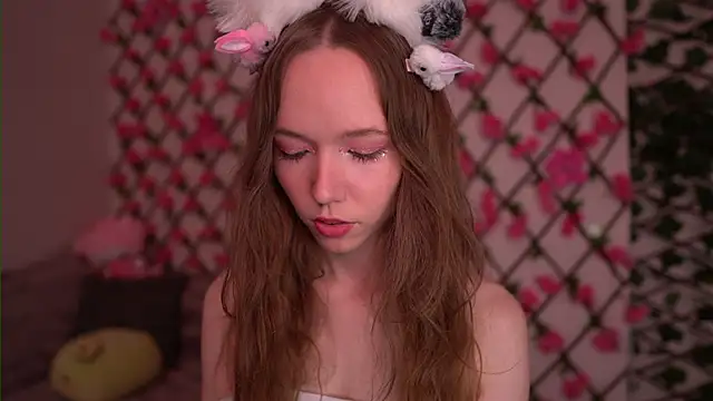 Petite Polly online show from October 25, 2025, 6:19 pm