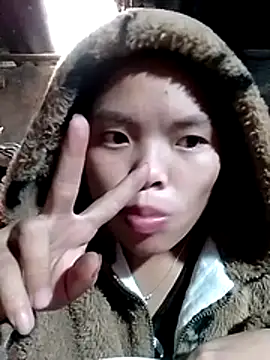 hello-cute online show from November 7, 2025, 4:17 am